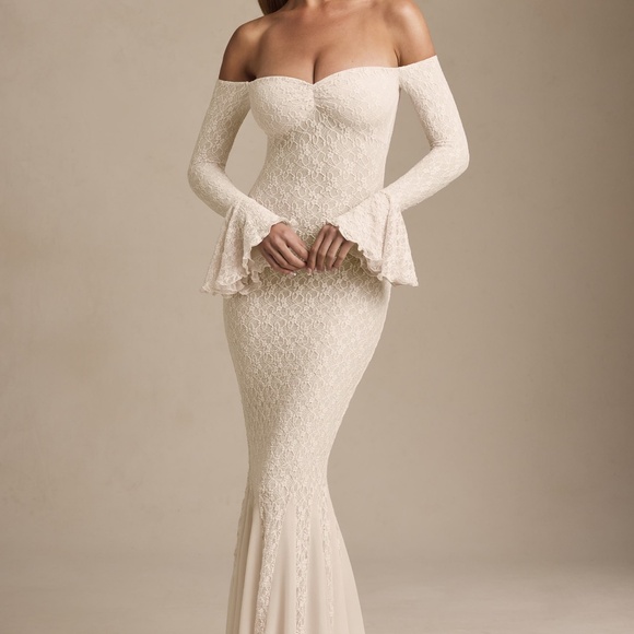 Oh Polly Dresses & Skirts - Oh Polly Off-Shoulder Ruffle Lace Maxi Dress in Ivory Size MM